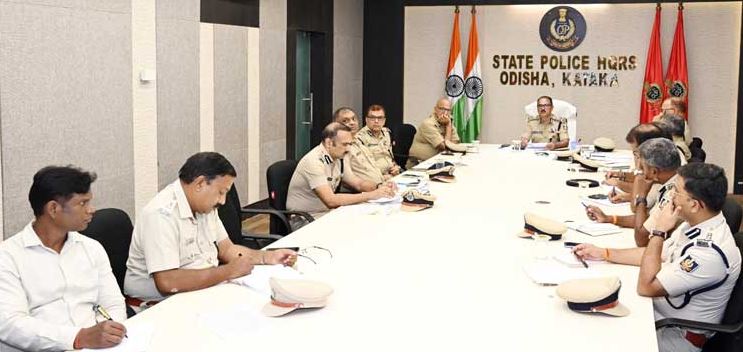 DGP Vinaytosh Mishra Reviews Odisha Law and Order, Orders Tight Security Ahead of Festive Season